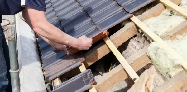屋根の葺き替えを行うべき時とは？その作業の重要性をわかりやすく解説！