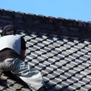 屋根の瓦の修理すべき時期とは？業者依頼時の注意点について解説！のサムネイル